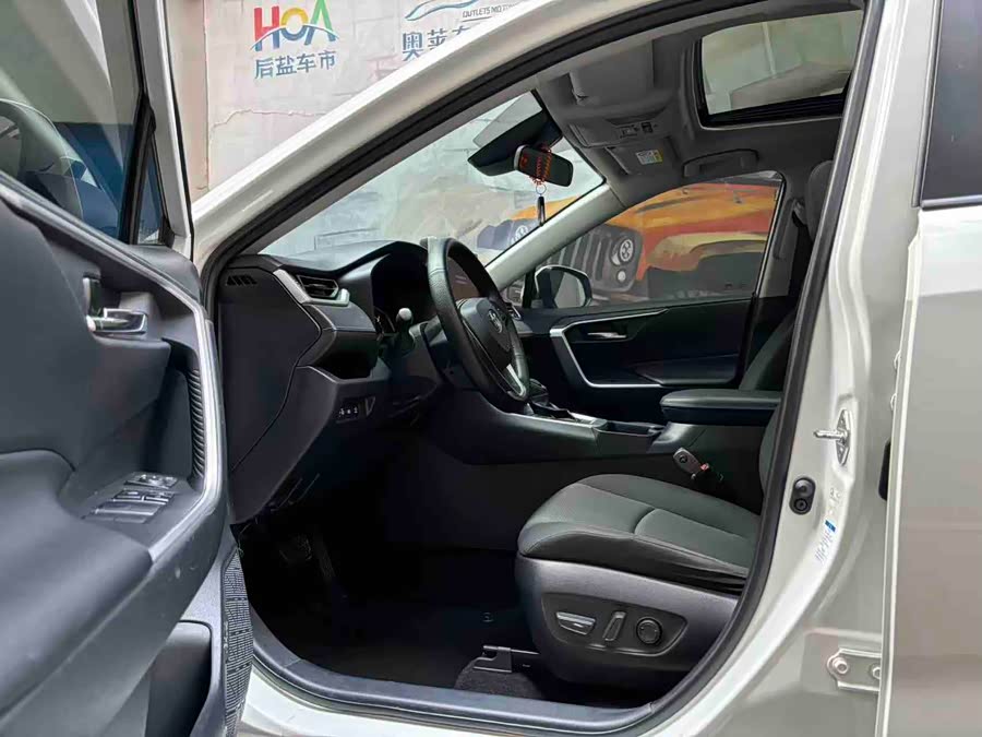 Toyota RAV4 2020 car image #5