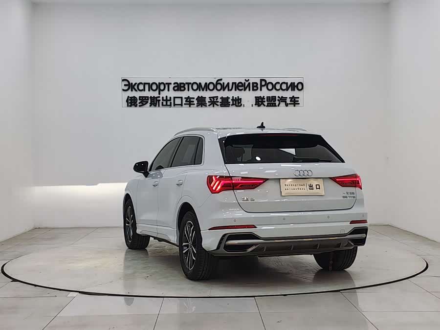 Audi Q3 2021 car image #5
