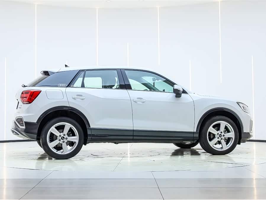 Audi Q2L 2023 car image #5