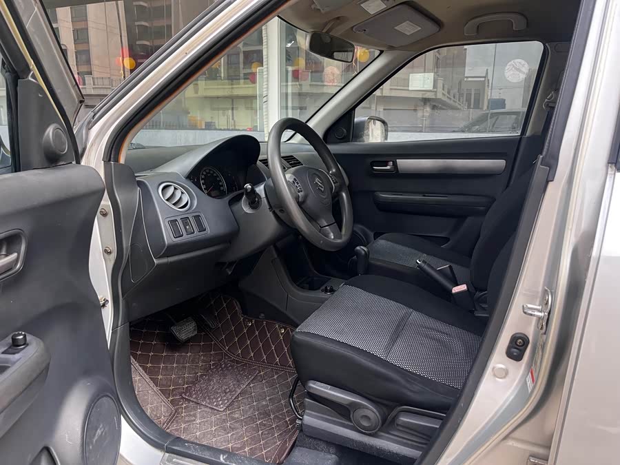 铃木 雨燕 2010 汽车图片 #5