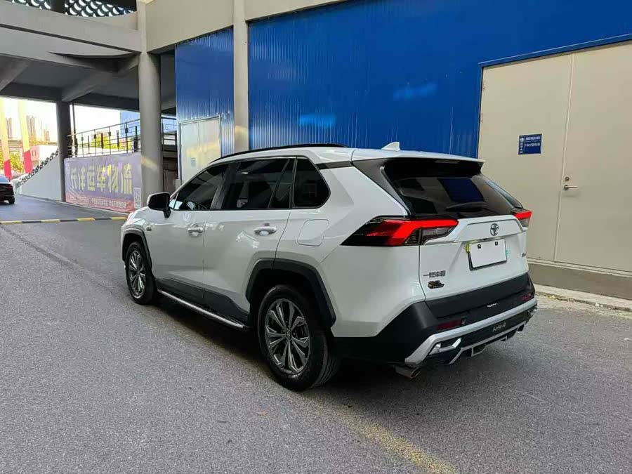 Toyota RAV4 2023 car image #5