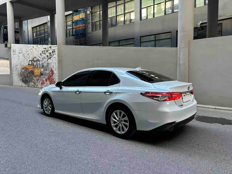 Toyota Camry 2023 car image #5