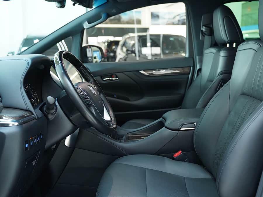 Toyota Vellfire 2020 car image #5