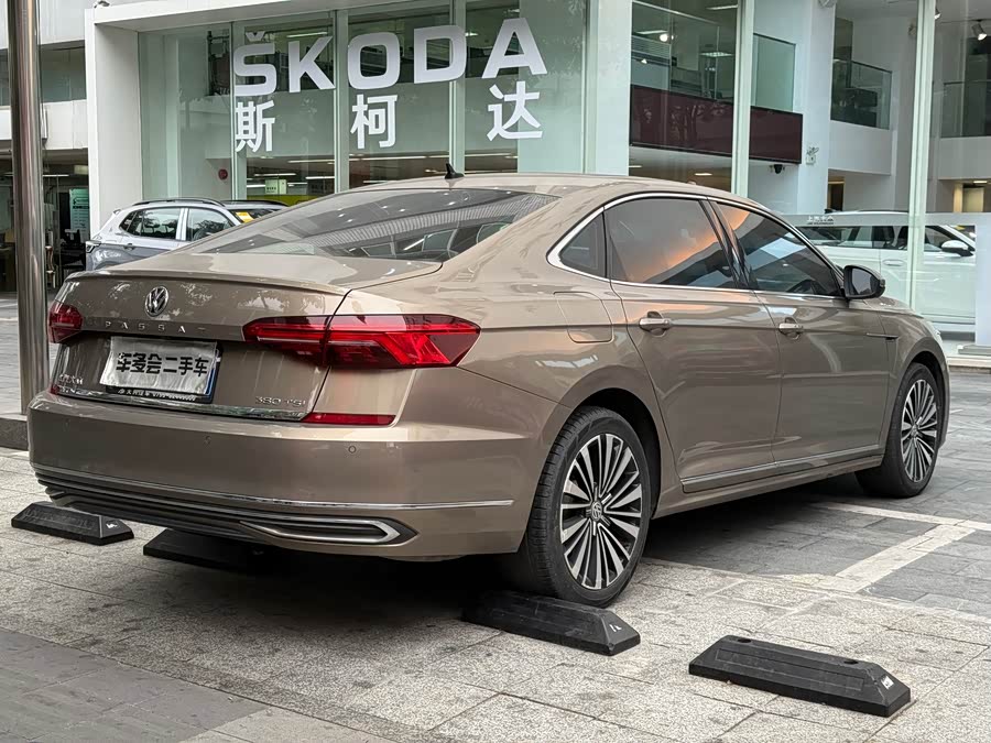 Volkswagen Passat 2018 car image #5
