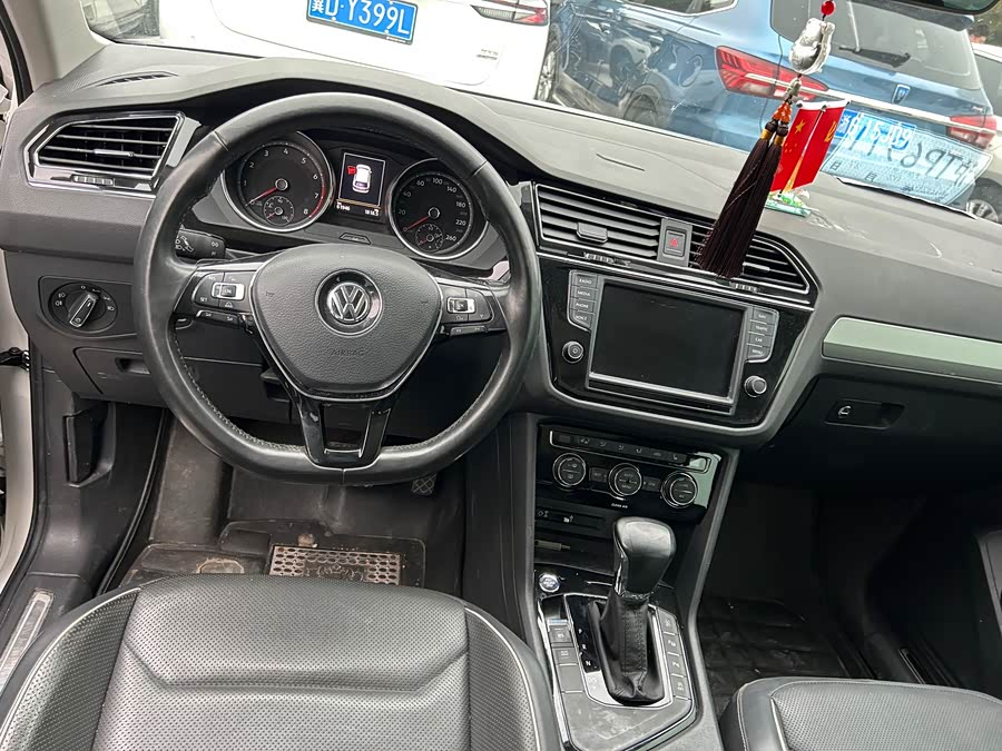Volkswagen Tiguan L 2017 #5 Volkswagen Tiguan L 2017 car image #5
