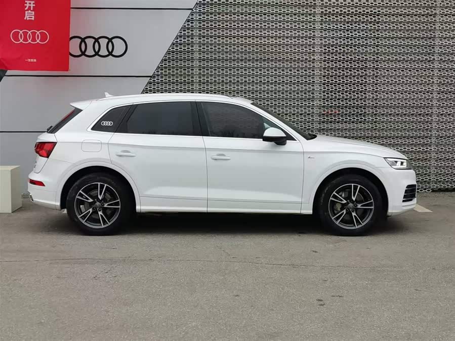 Audi Q5L 2019 car image #5