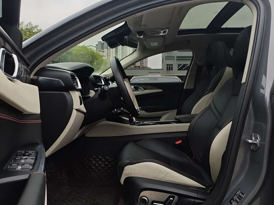 Lynk & Co 02 2019 car image #5