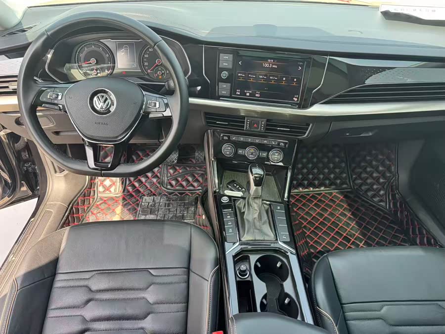 Volkswagen Passat 2020 car image #5