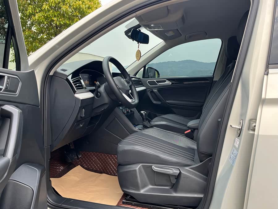 Volkswagen Tiguan L 2021 car image #5