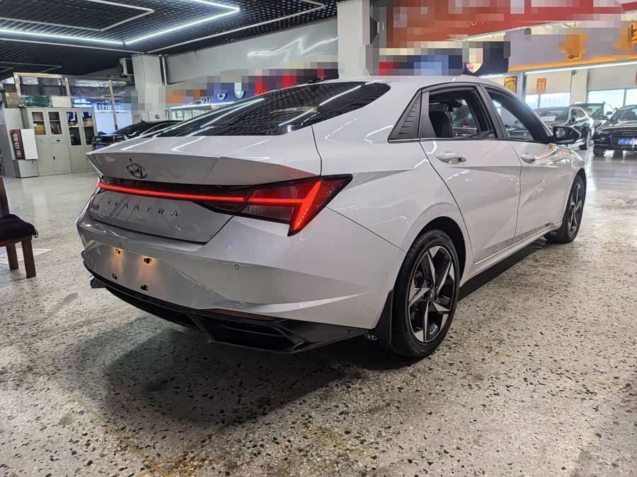 Hyundai Elantra 2023 immagine di auto #5