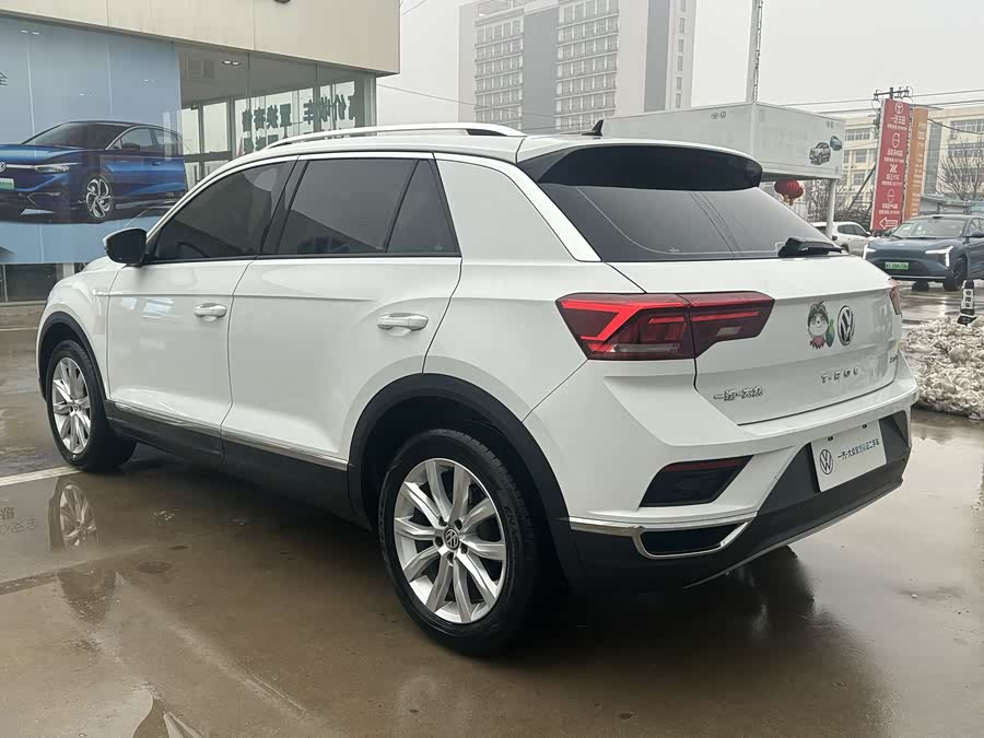 Volkswagen T-Roc 2021 car image #5