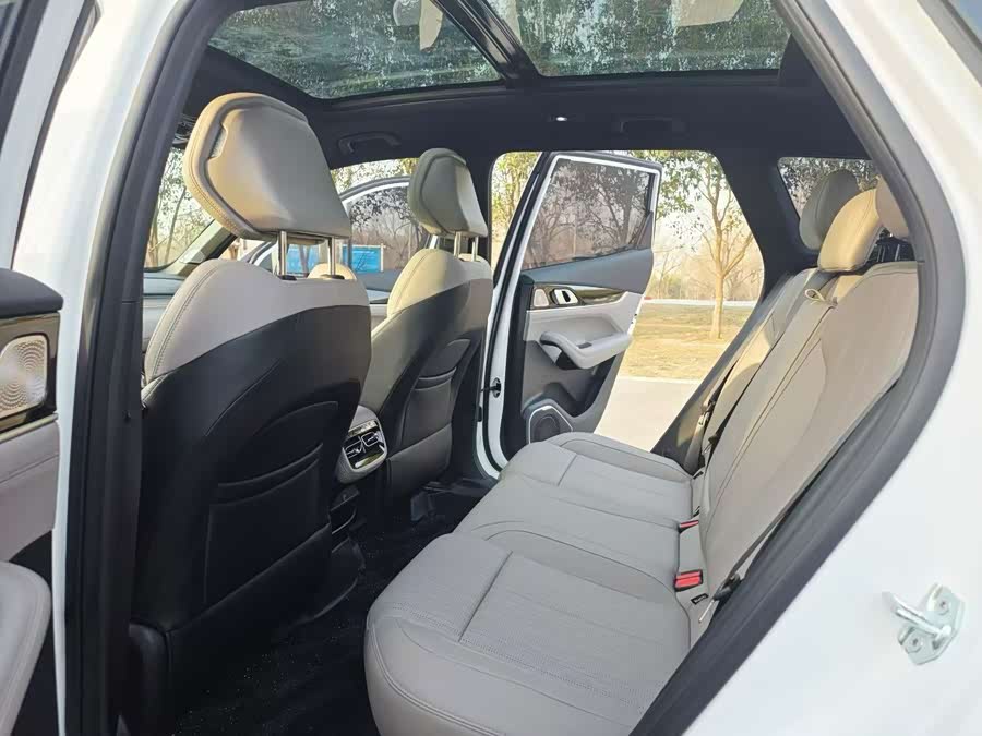 GEELY Boyue L 2025 car image #5