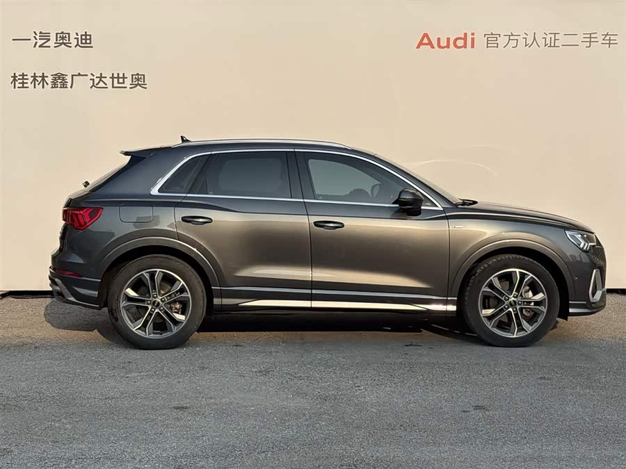 Audi Q3 2023 car image #5