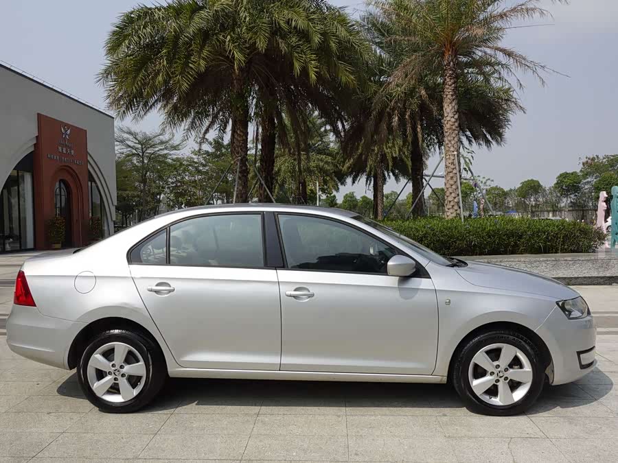 Skoda Rapid 2016 immagine di auto #5