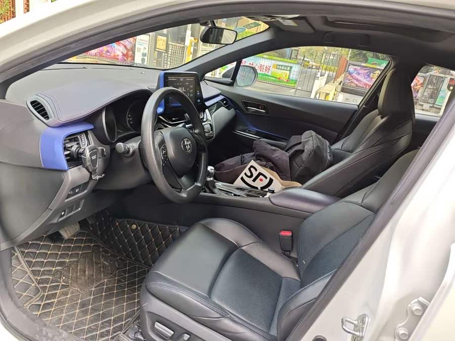 Toyota C-HR 2019 car image #5