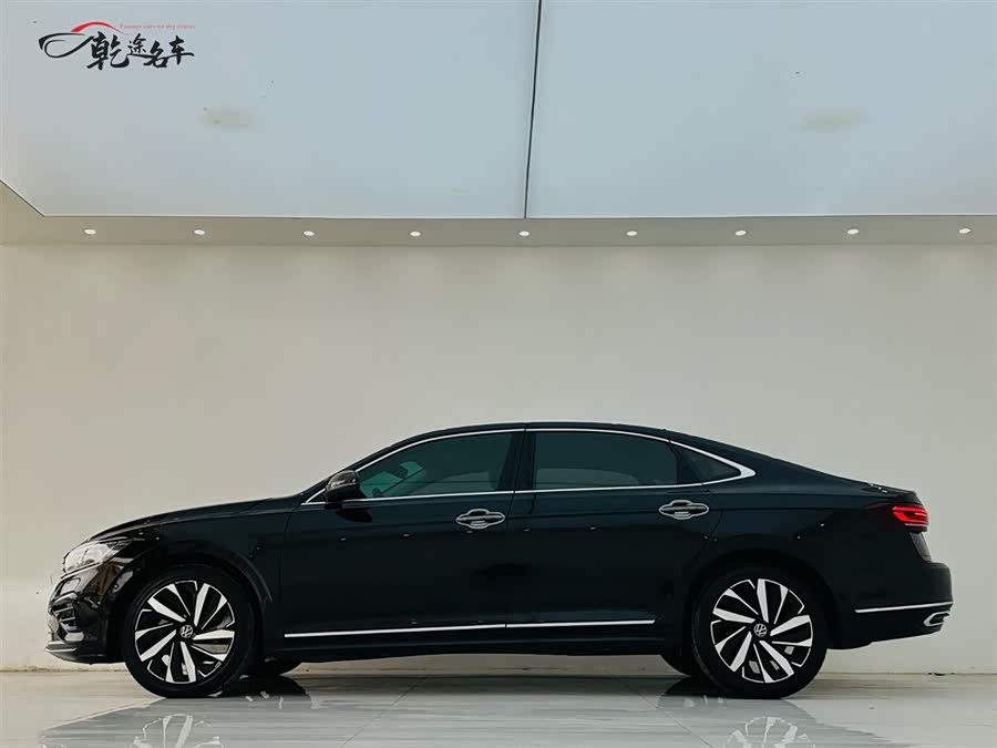 Volkswagen Passat 2023 صورة سيارة #5