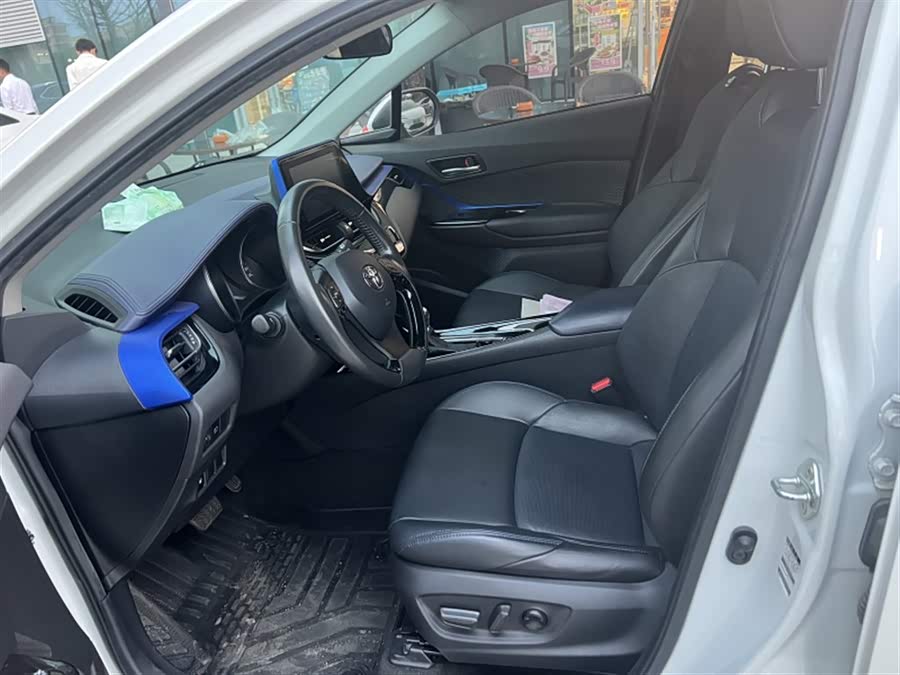 Toyota C-HR 2022 car image #5