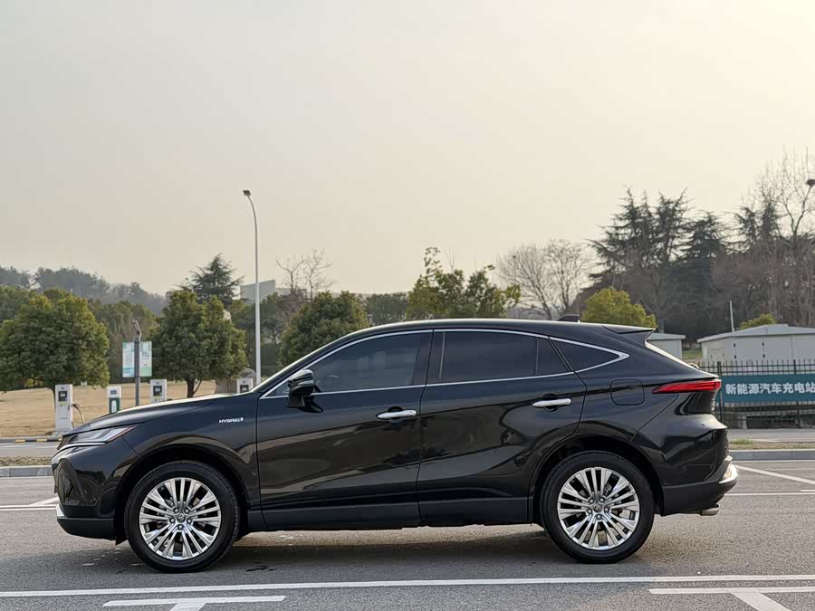 Toyota Harrier 2023 car image #5