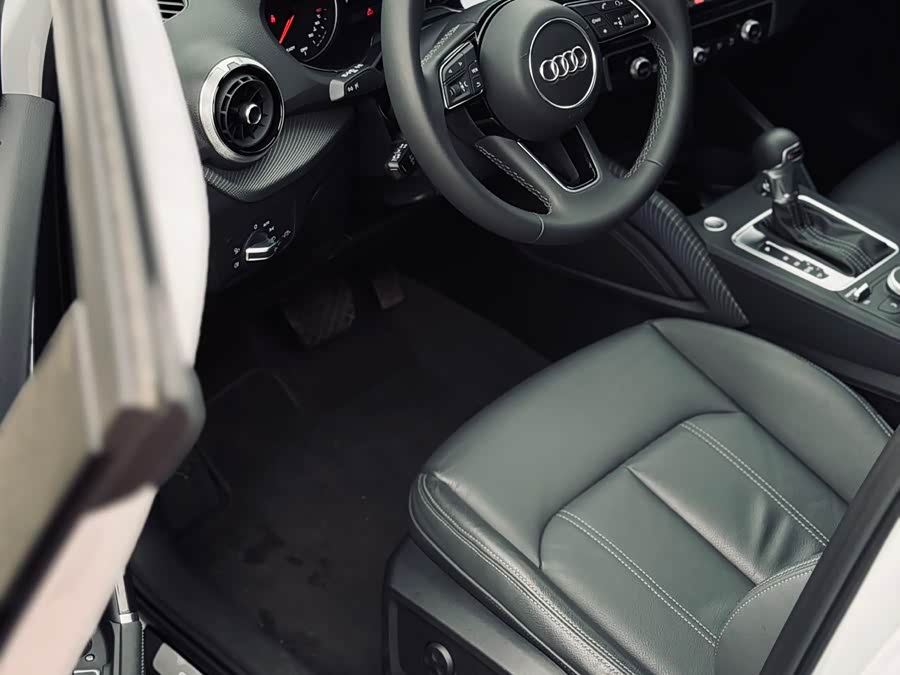 Audi Q2L 2024 imagem de carro #5