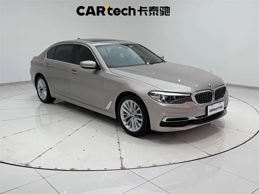 BMW 5 Series 2019 immagine di auto #5
