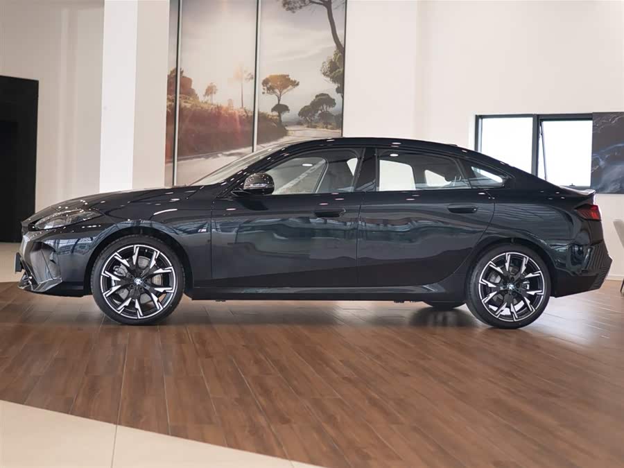 BMW 2 Series 2026 car image #5