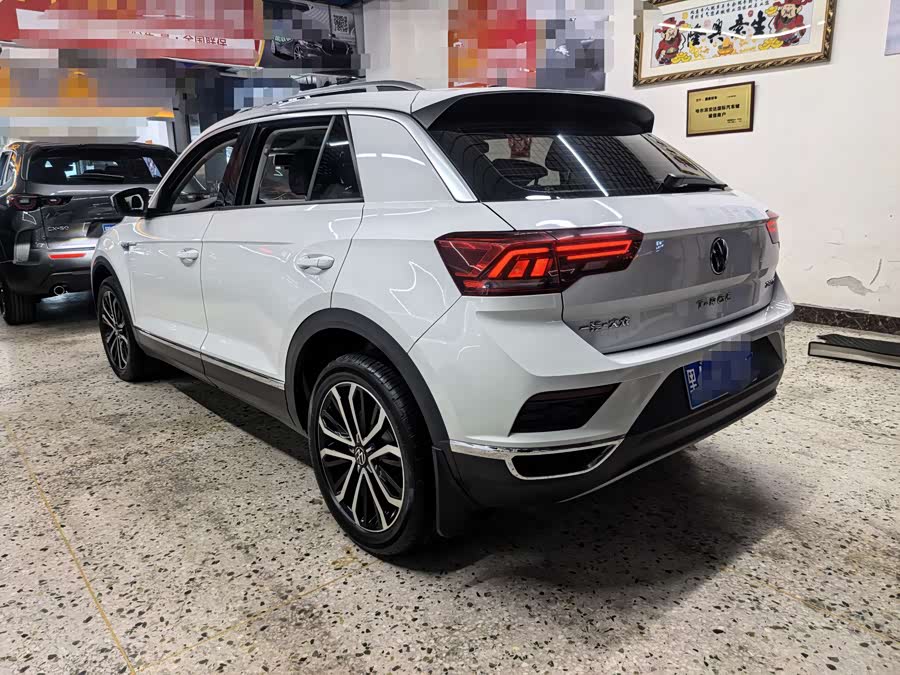 Volkswagen T-Roc 2022 car image #5