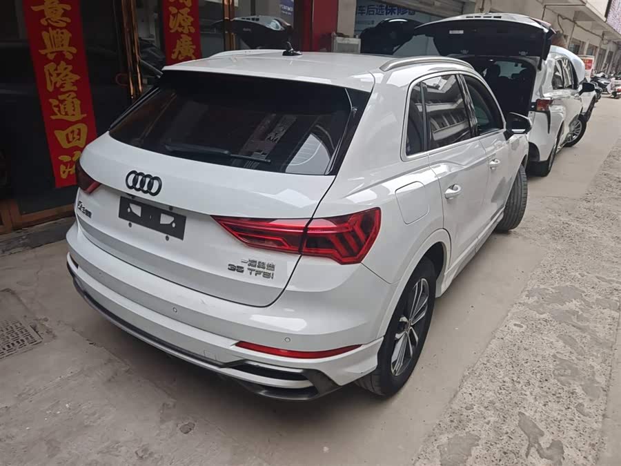 Audi Q3 2021 car image #5