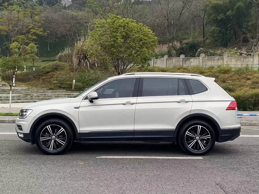 Volkswagen Tiguan L 2019 immagine di auto #5