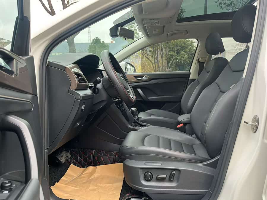 Volkswagen Tiguan L 2018 #5 Volkswagen Tiguan L 2018 car image #5