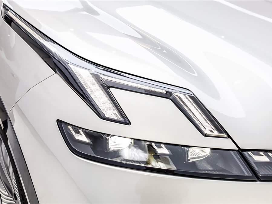Lynk & Co 08 EM-P 2024 car image #5