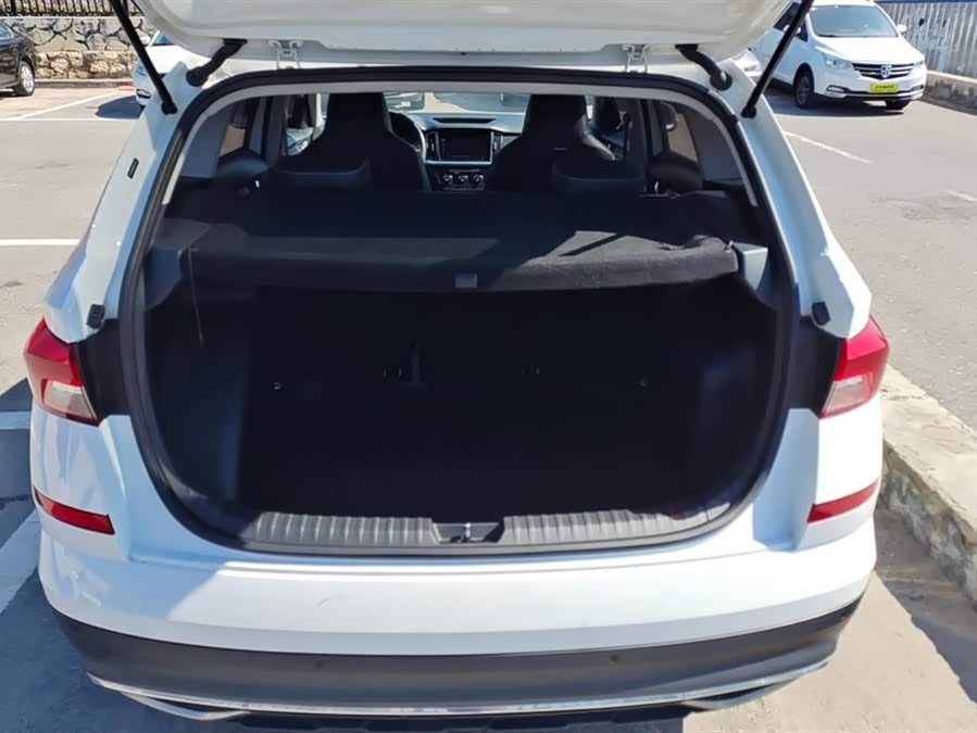 Skoda Kamiq 2021 صورة سيارة #5