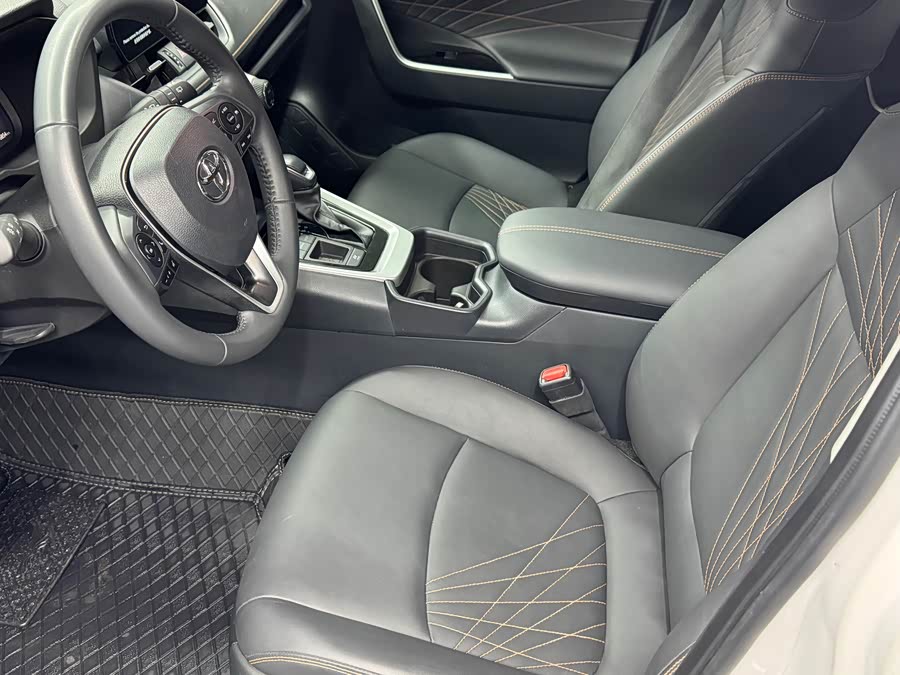 Toyota RAV4 2025 immagine di auto #5