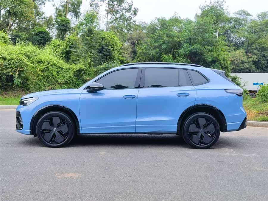 Volkswagen Tiguan L 2024 car image #5