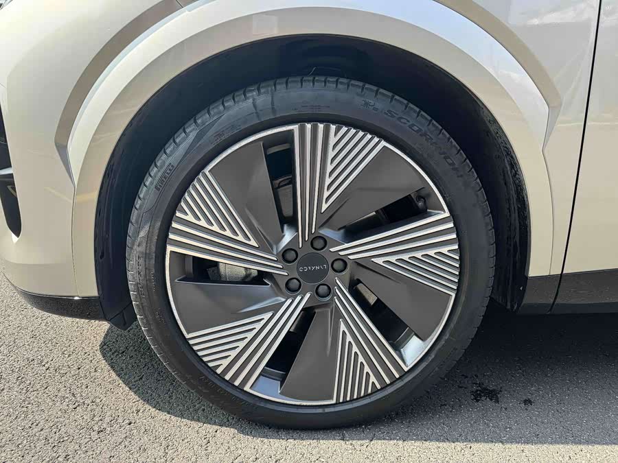 Lynk & Co 08 EM-P 2023 car image #5