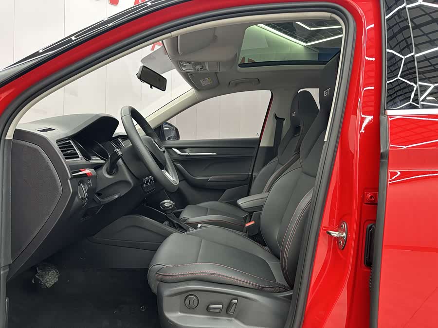 Skoda Kamiq 2023 изображение автомобиля #5