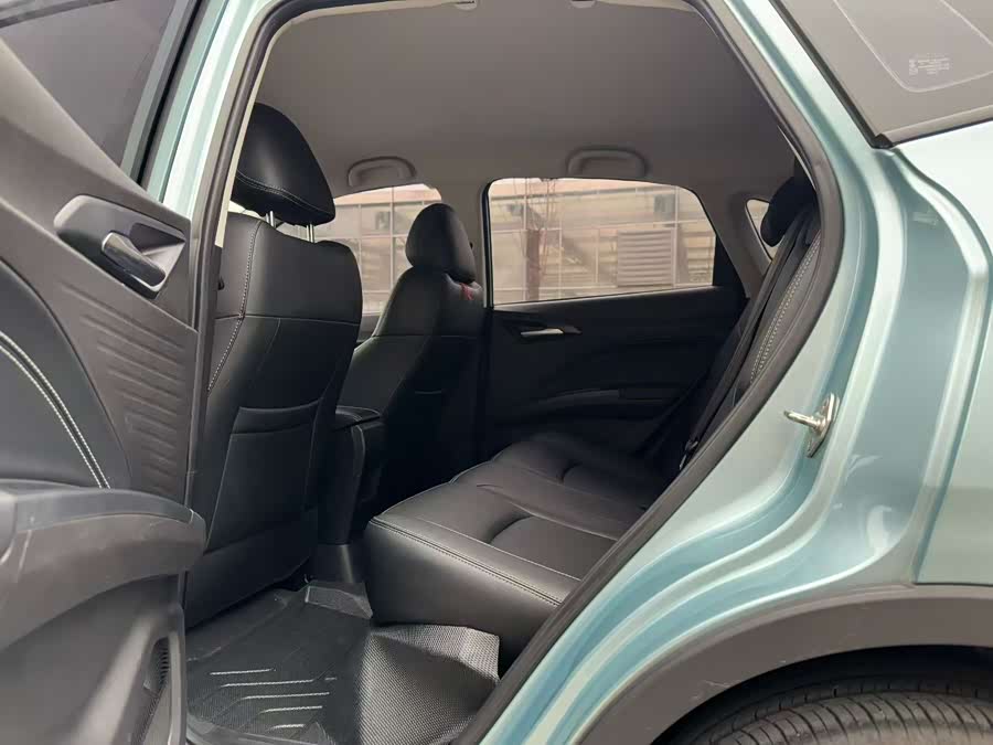 哪吒汽车 哪吒V 2021 汽车图片 #5