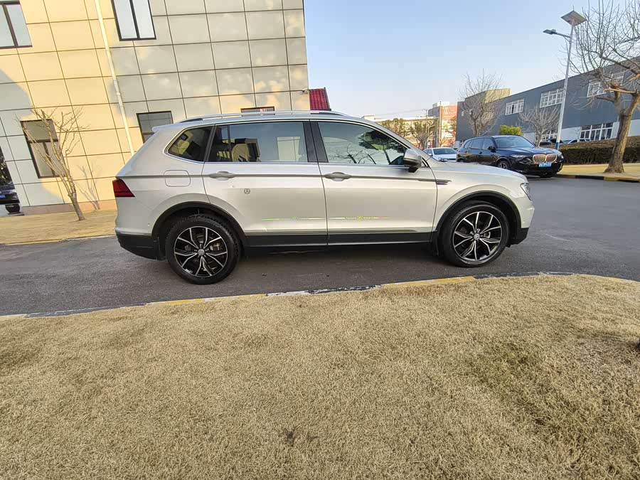 Volkswagen Tiguan L 2019 изображение автомобиля #5