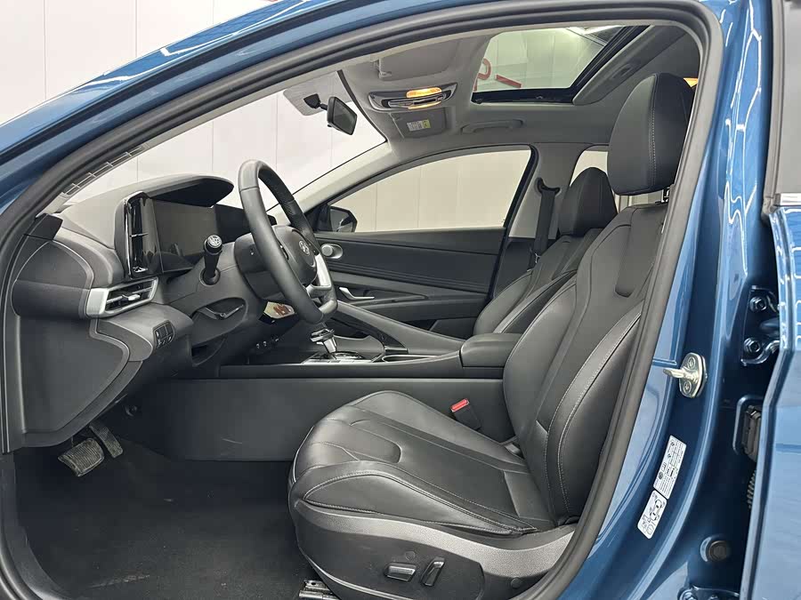 Hyundai Elantra 2023 immagine di auto #5