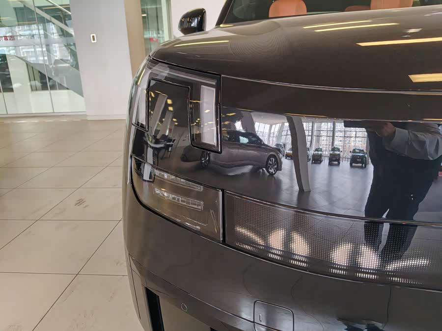 Lynk & Co 900 2025 car image #5