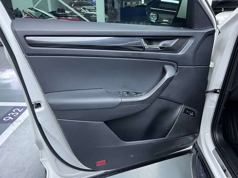 Skoda Kodiaq 2018 imagem de carro #5