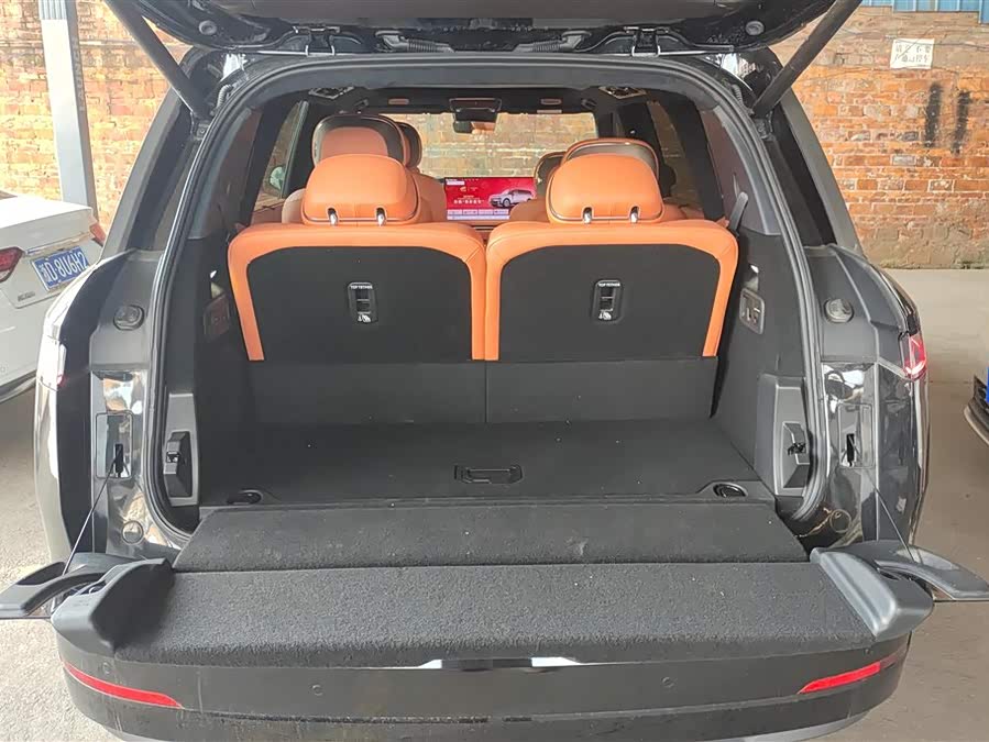 Lynk & Co 900 2025 car image #5