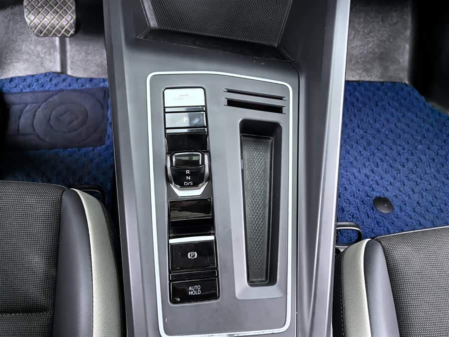 Volkswagen Golf 2020 car image #5