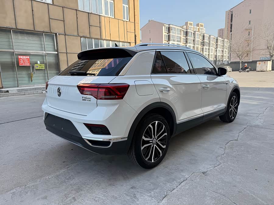 Volkswagen T-Roc 2024 car image #5