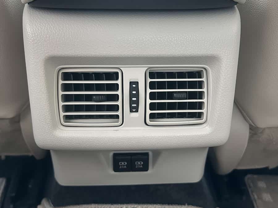 Toyota Camry 2020 immagine di auto #5