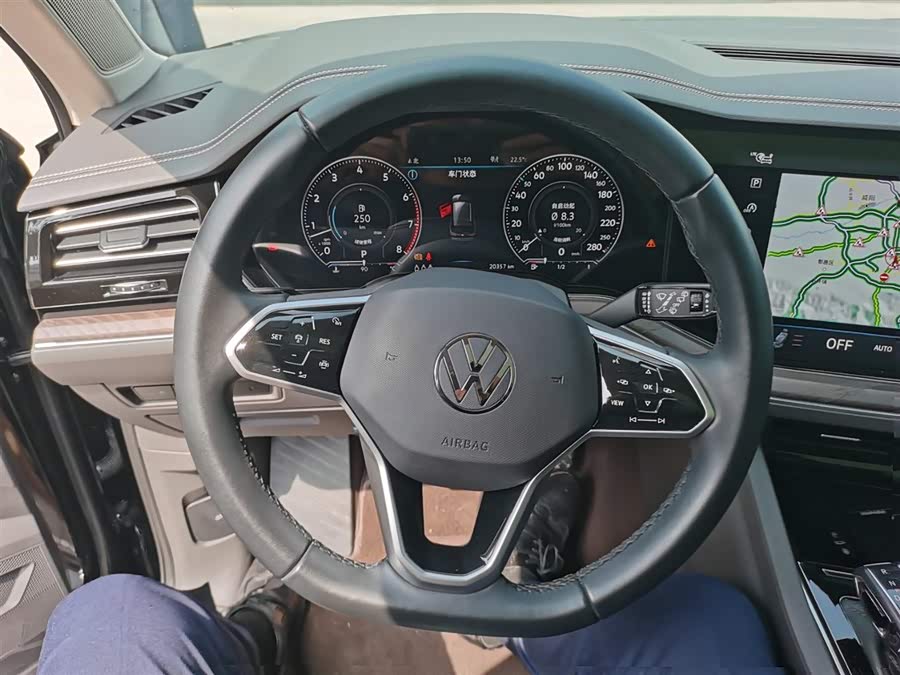 Volkswagen Touareg 2025 car image #5