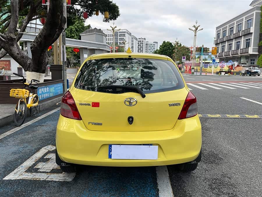 Toyota Yaris 2011 изображение автомобиля #5