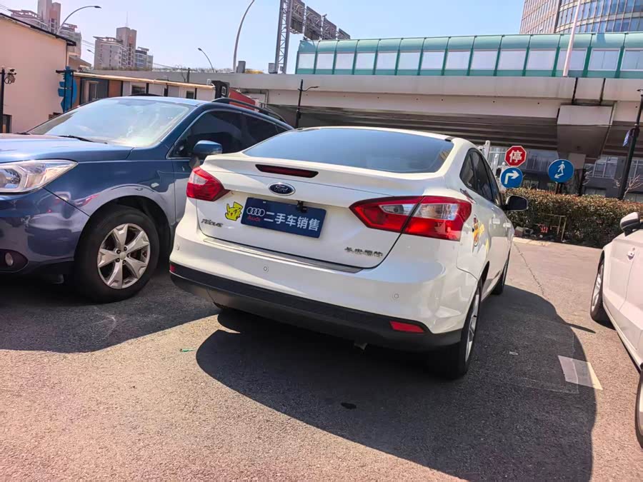 Ford Focus 2013 car image #5