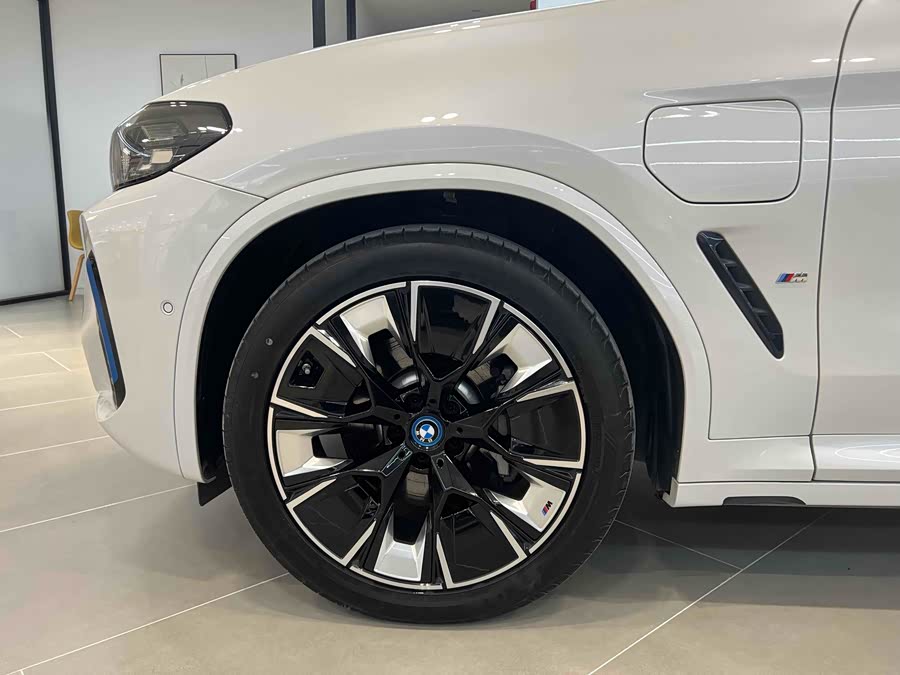 BMW iX3 2021 immagine di auto #5