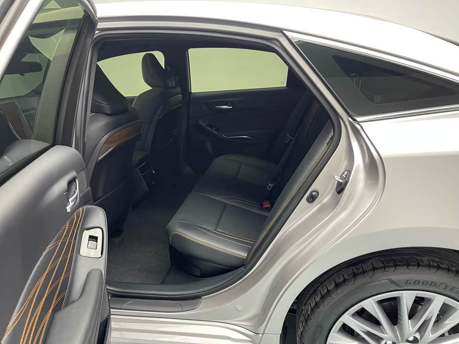 Toyota Avalon 2025 car image #5