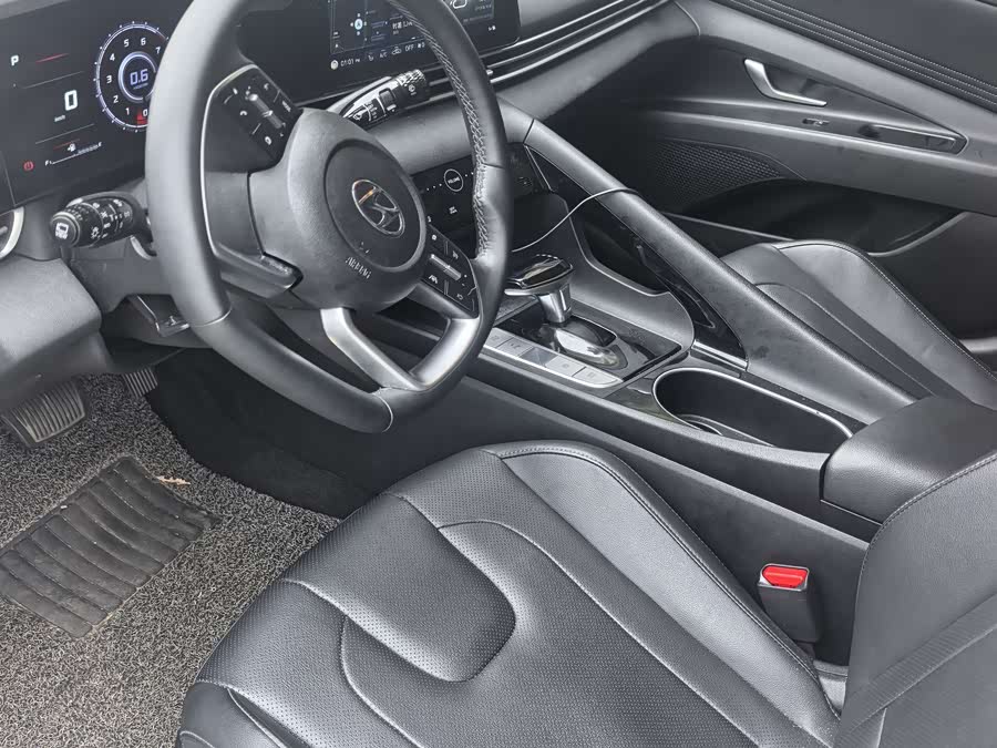 Hyundai Elantra 2023 immagine di auto #5